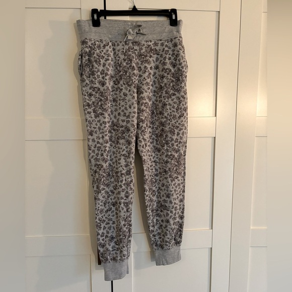 Athleta Balance Printed leopard floral jogger pant size smalll cozy casual comfy - Picture 2 of 6